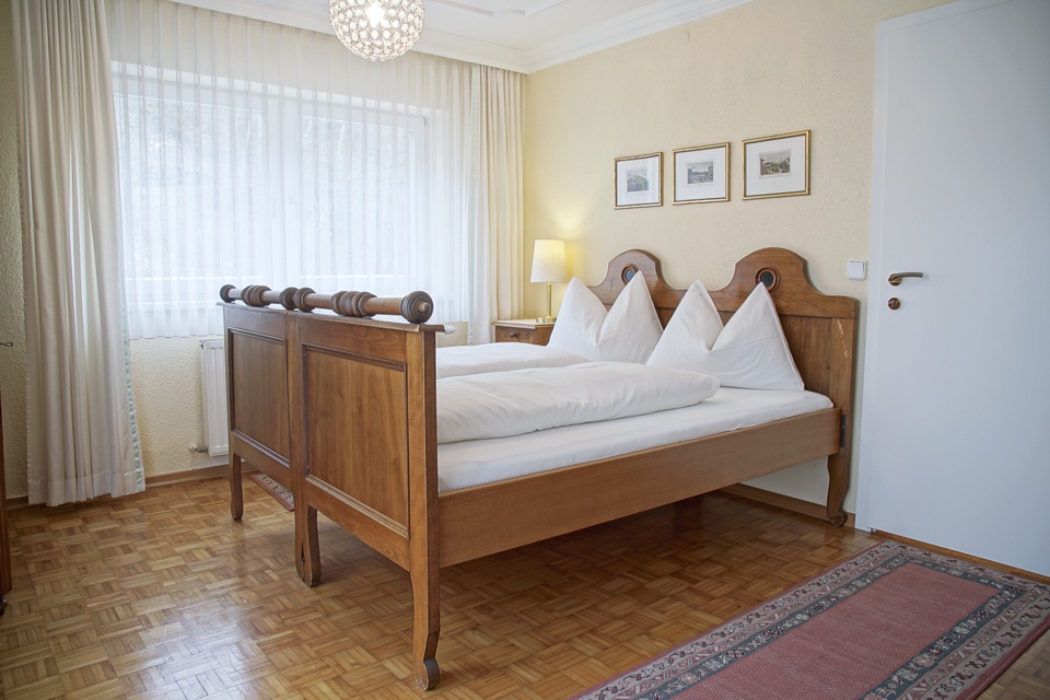 Schlafzimmer mit Balkon