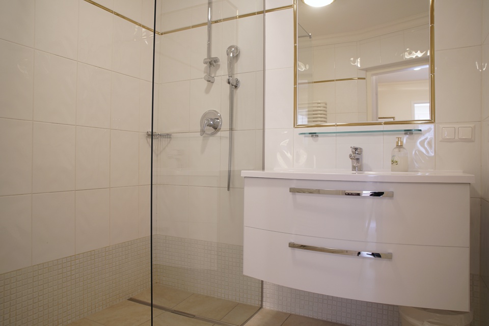 Bad mit Dusche